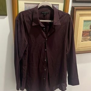 Is in a good condition color burgundy
